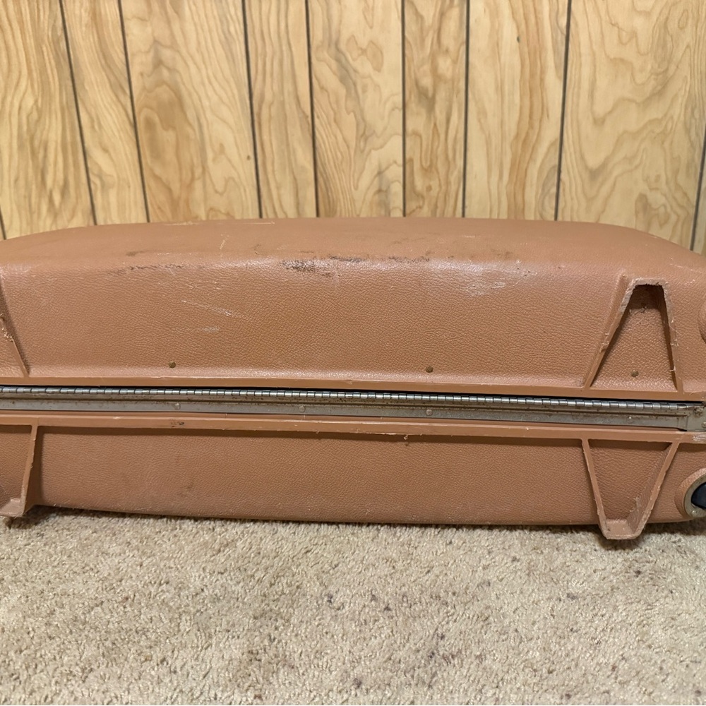 1970s Vintage Tan Samsonite Concord Hard Shell Suitcase 26x21x8 - Picture 10 of 10